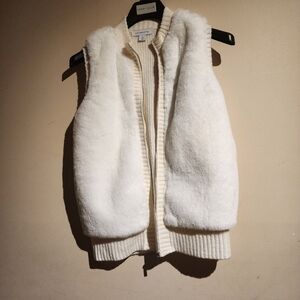 Liz Claiborne: Full-zip Faux-fur Sweater Vest, Crem/White,